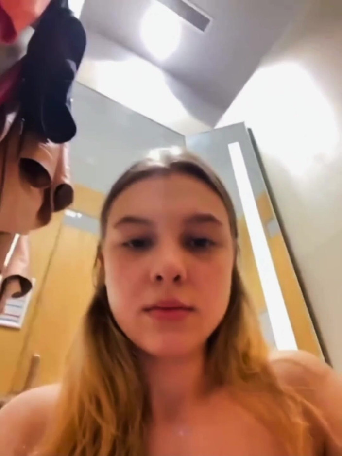 JuiceLussie: Poprvé veřejná masturbace zblízka