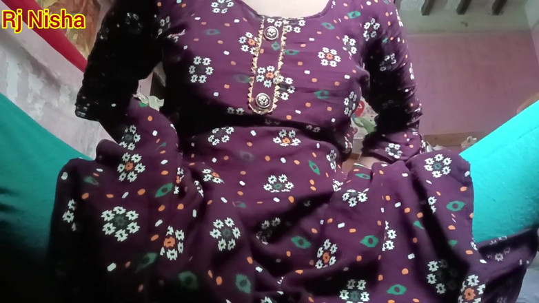 RJ NISHA: Indyjska gospodyni dostaje duże Bardzo gorąca gorąca gospodyni domowa i...