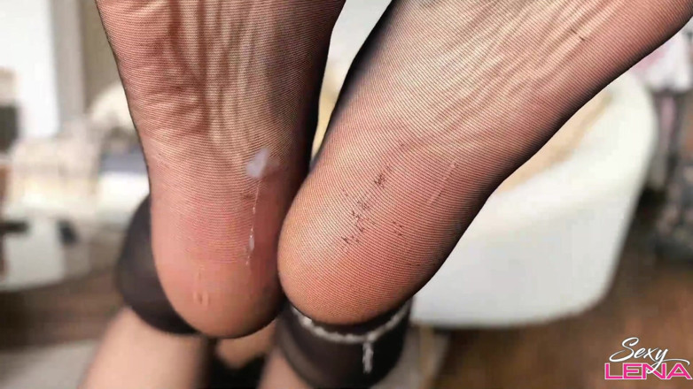 Goddess Lena: Foot Job in Strumpfhosen