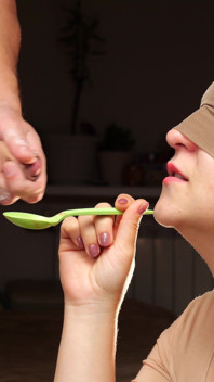 Cuchara de semen para los labios queridos.
