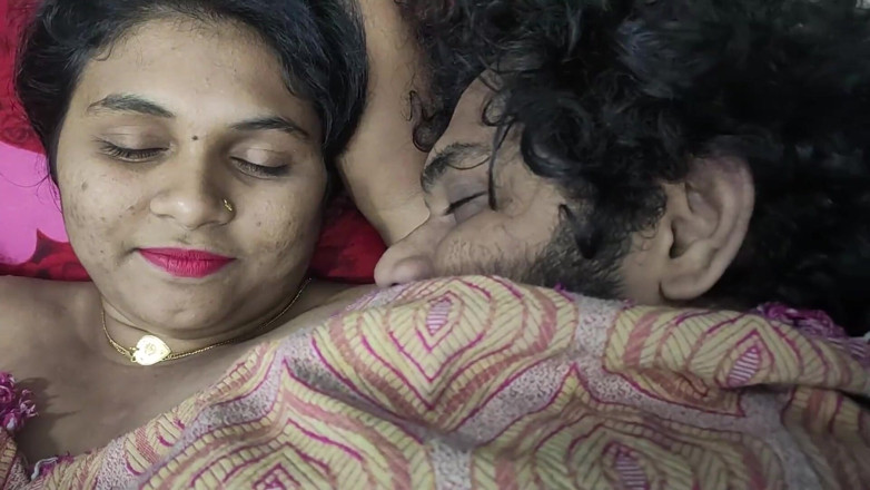 Vaigavarun45: Mallu Desi Couple Hot Fuck Under Bedsheet in Bedroom, Malayali...