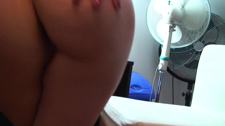 All Those Girlfriends: Vanessa Y. montre son cul et ses seins et séduit...