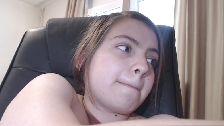 Katherine Squirt: Papi me encuentra solo en casa y folla mi culo