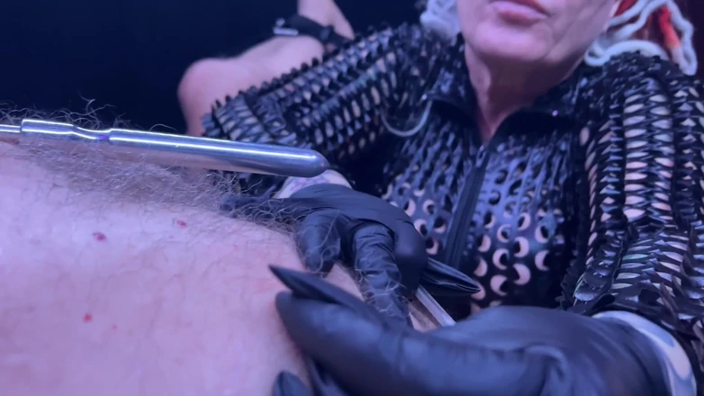 Domina Dark: Pumping Slave Dick