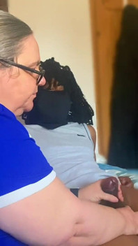 Pijat minyak pengocok kontol besar nenek kulit hitam terbaik sampai dicrot sperma hangat