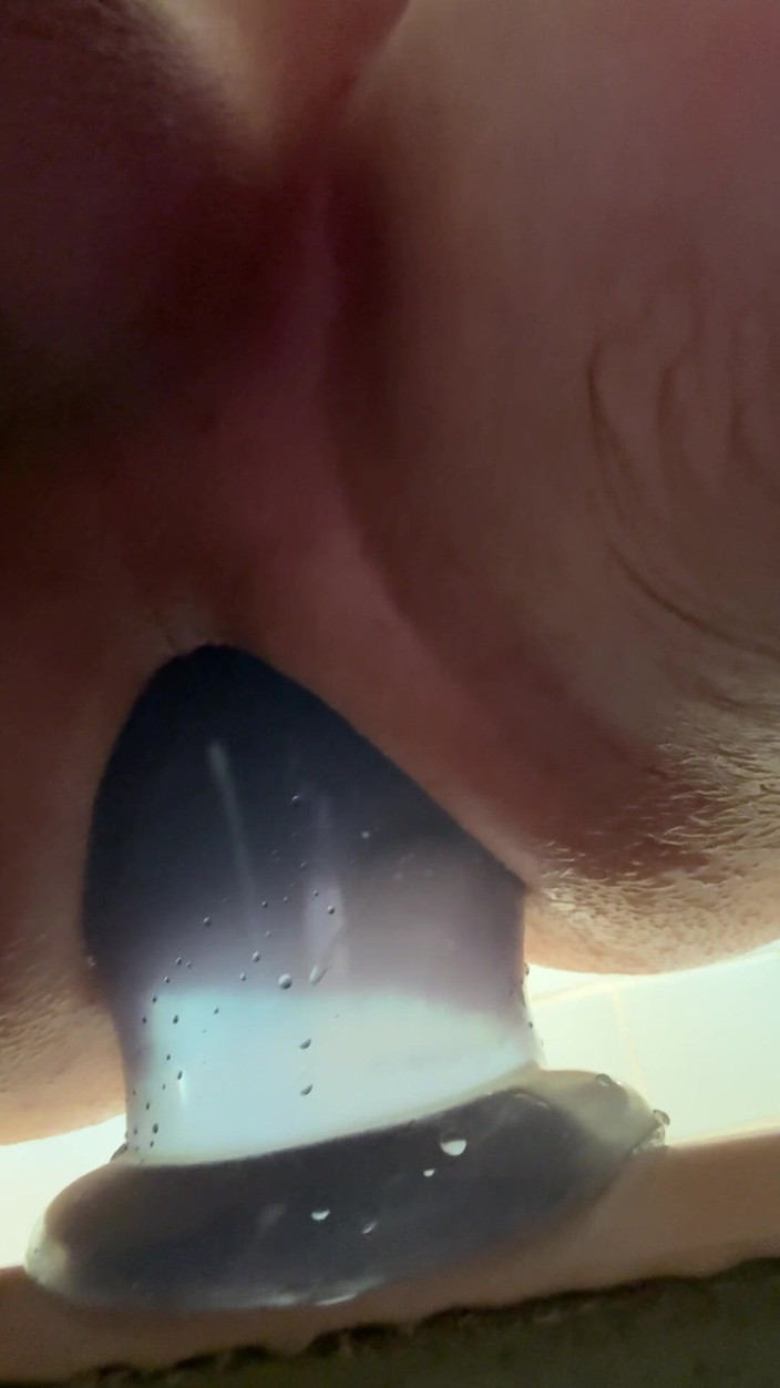 Filanta X: Prueba De Culo Con Un Enchufe Enorme
