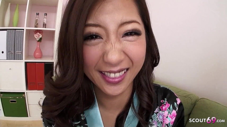 Asian porn collection: Japonská teenagerka s velkými prsy a chlupatou kundičkou ošukaná nevlastním...