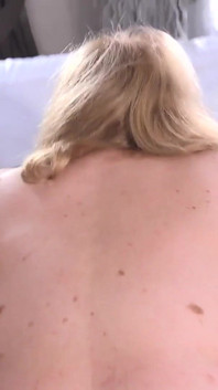 Ciocia - twoja dojrzała gospodyni BBW Catherine przyłapuje cię na kradzieży majtek (POV)
