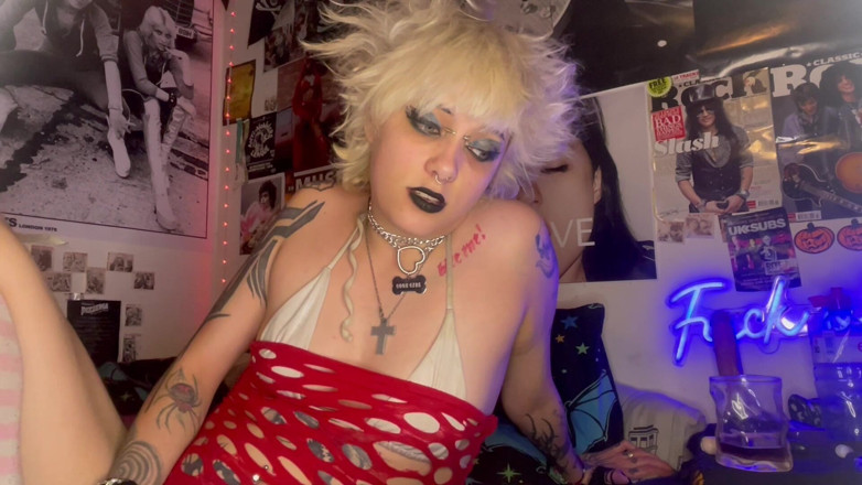 Glitterqueen1999: Tomar mi virginidad hermanastra penectomía es tan pequeña