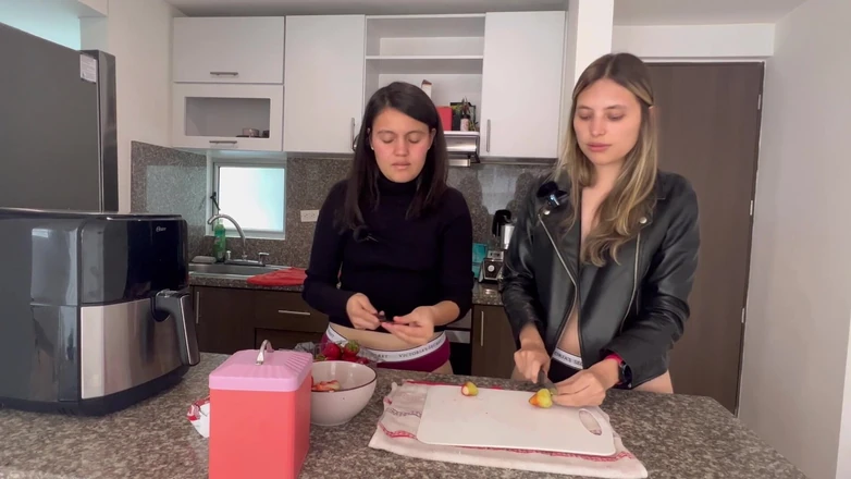 scarlettandc: We Prepare Creamy Strawberries and Have Fun