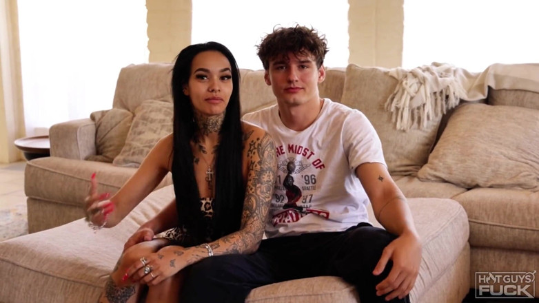 Hot Guys Fuck: 21 yaşındaki d1 amerikalı erkek kardeş Ivy Steele'i sikiyor