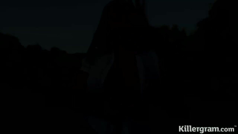 Killergram: Cette MILF en dogging adore sucer des bites dehors et...