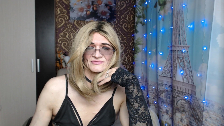 Iris: Crossdresser Slut