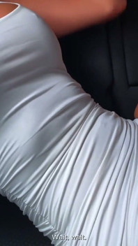 Une Copine Sexy Infidèle Baise Un Inconnu Dans Une Voiture Après Une Dispute Avec Son Copain