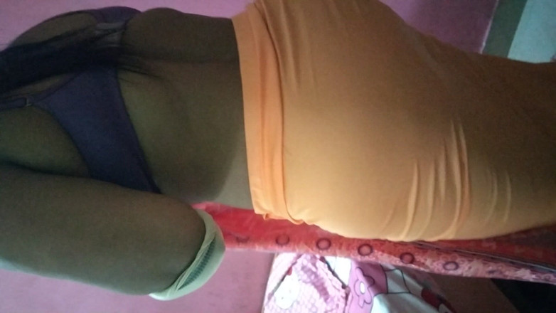 Tamil lesbian: Váy vợ và saree mặc nóng bỏng