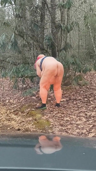 Passeggiare nuda nei boschi