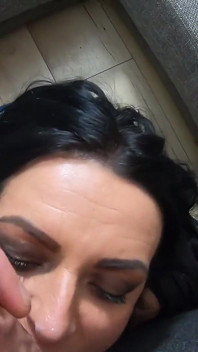 Spousta mrdky na mých pérových bundách při nošení dlouhých bot a sexy oblečení 212