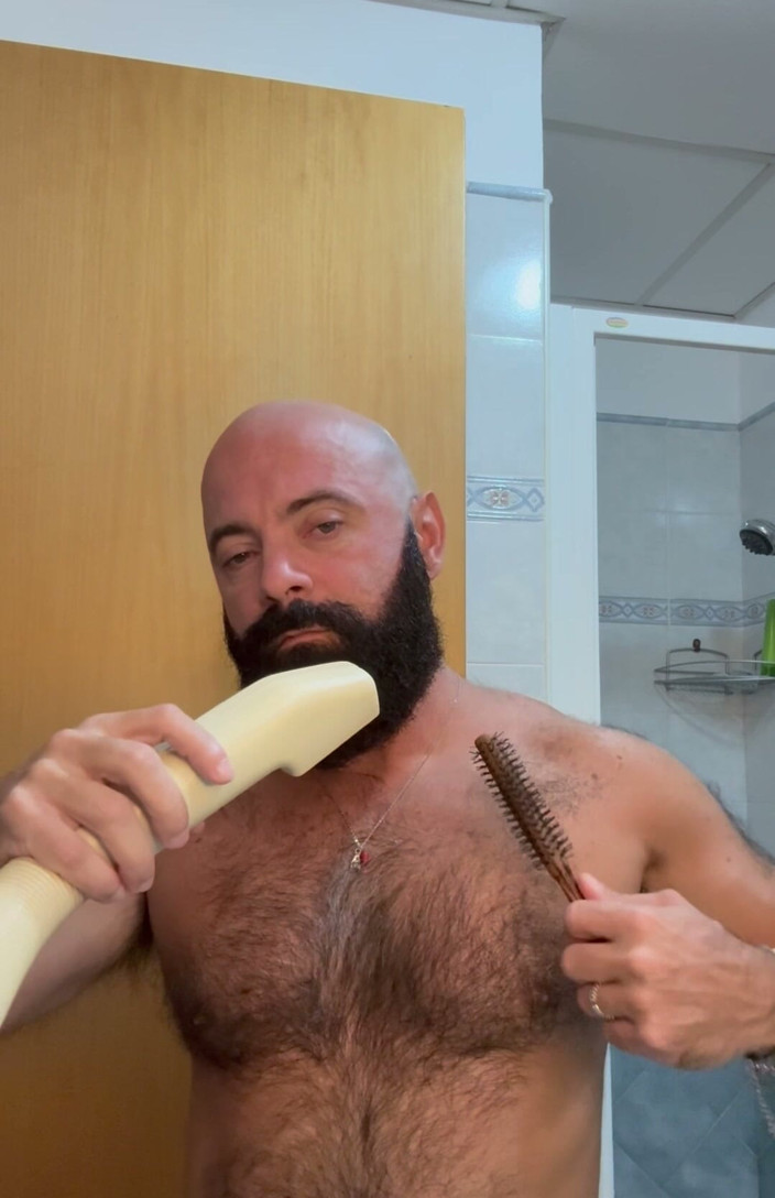 Carlos Verga: Shower