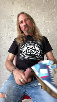 Longhairdude Wanks and Cums with Osiris Trainers, Torn Jeans, Tshirt