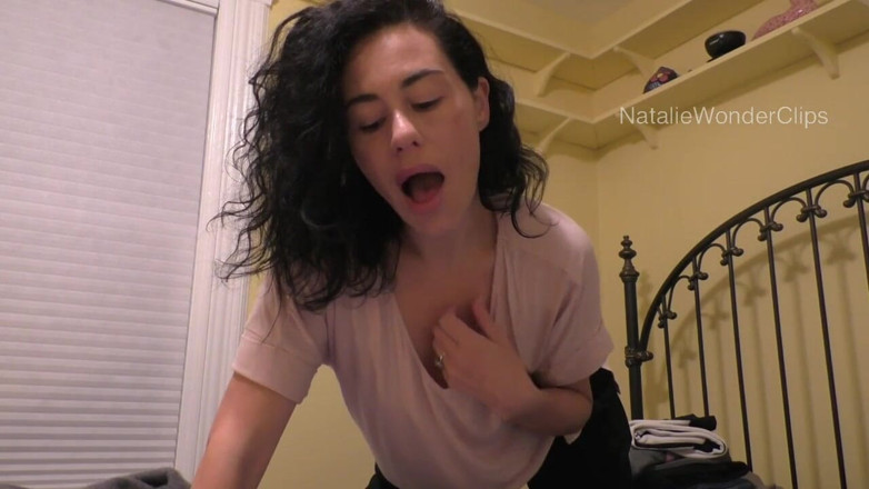 Natalie Wonder: Sen dinlenirken üvey anne yarağını uyandırıyor