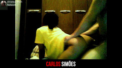 Carlos-Simoes: Chytání Multy ve staré scéně na židli 