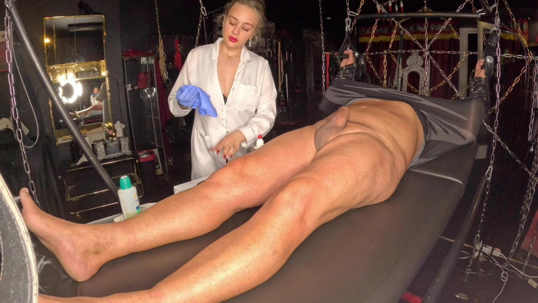 Queen_of_BDSM: Dr. Herrin saskia ti darà un piercing!