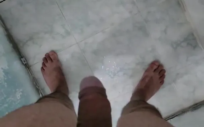 Lkdick8: Shower Pee