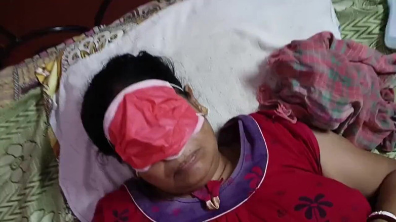 bengalihousewife: भारतीय बंगाली गृहिणी बौदी चूसना और चुदाई शो