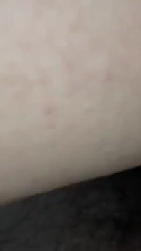 Seorang lelaki muda sweetly memasuki pepek dara aweknya