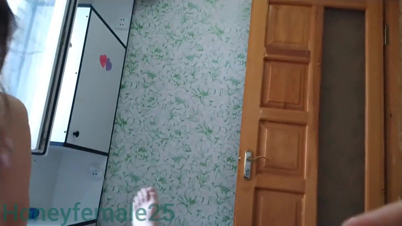 Teen and Milf Female Sex: Mia moglie prima gioca con il mio cazzo e poi...