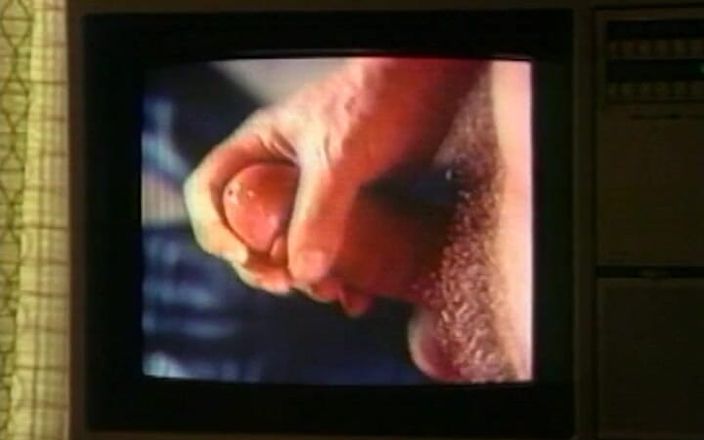 Gay vintage vibes: 6화의 강렬한 남자