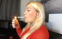 Mariella Sun: Büyük kırmızı dudaklı 2 sigara sigara içen zincir