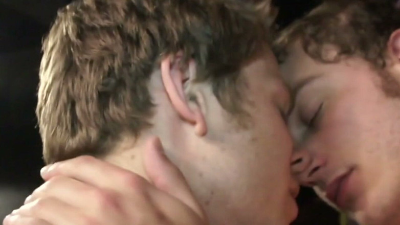 Bareback porn made in France: SEKSI TWINK OĞLAN ARKA ODADA PREZERVATIFSIZ SIKIŞIYOR HETEROSEKSÜEL MERAKLı