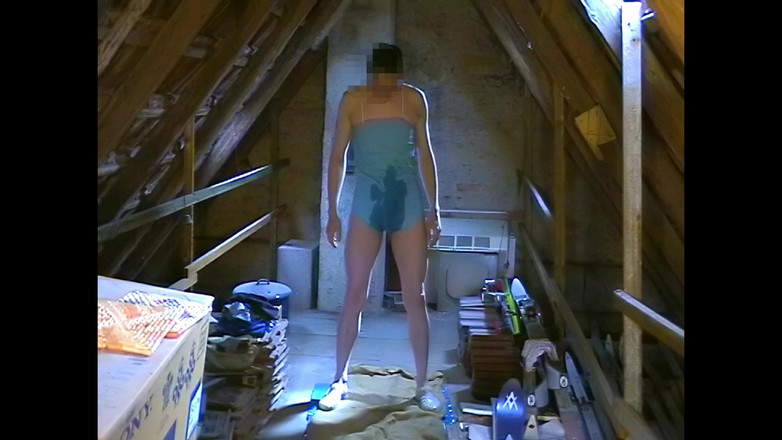 Mark Hannes: Blauer Body Piss Und Slip Presentation