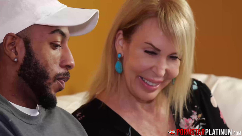 Pornstar Platinum: PORNSTARPLATINUM - Erica Lauren svádí Johna Longa pro mezirasové šukání