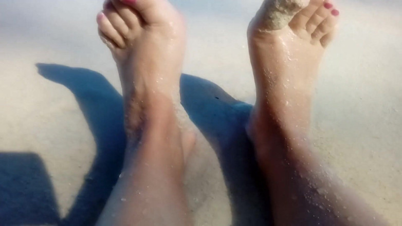 Dream Factory: Foot fetish on the beach