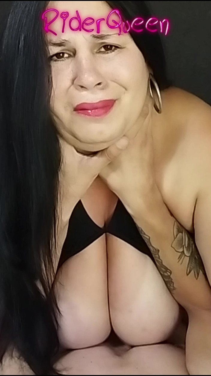 Riderqueen BBW Step Mom Latina Ebony: Mijn sletvrouw milf neukt met slanke stiefzoon