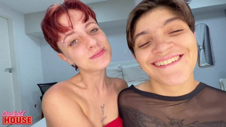 CuckoldHouse: Heiße orgie mit 3 typen, die 2 sehr heiße bisexuelle mädchen ficken