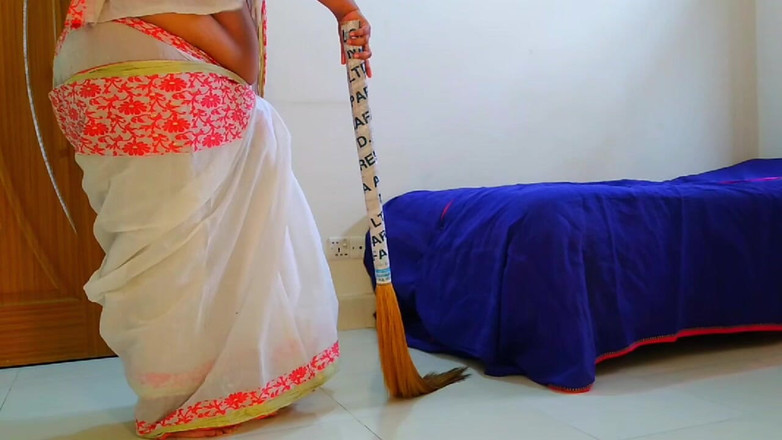 Aria Mia: 当我继兄弟的妻子去办公室时，我操了他，她在床上半裸