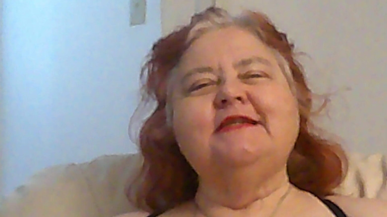 BBW nurse Vicki adventures with friends: แชทลิปสติกตัวจิ๋วแต่งตัว