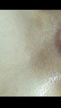 Ele massageia minha buceta com óleo até eu gozar, vídeo super close-up