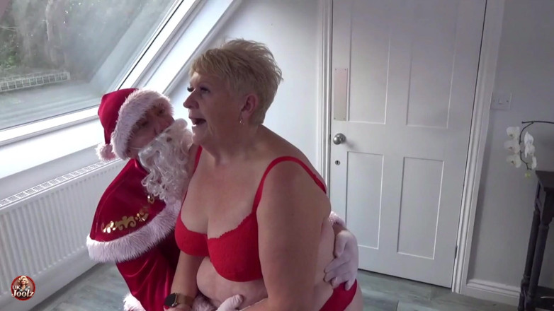 Uk Joolz: Joolz đến thăm ông già Noel trong hang động của anh ấy!