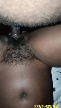 Scopando una sexy piccola ragazza ebano con una figa pelosa