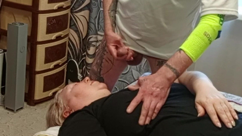 Zona901: Mi masturbo il cazzo per sborrare sulla mia matrigna