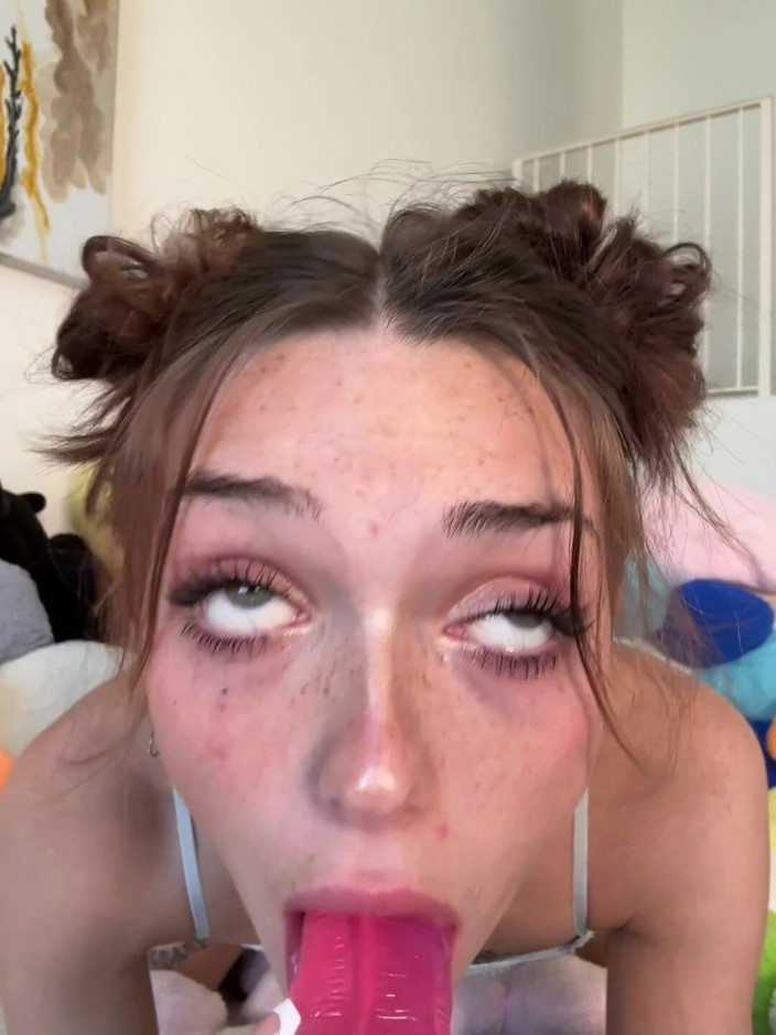 Shrooms Q: Shr00ms Q Fucks Herself with Dildo and Hitachi