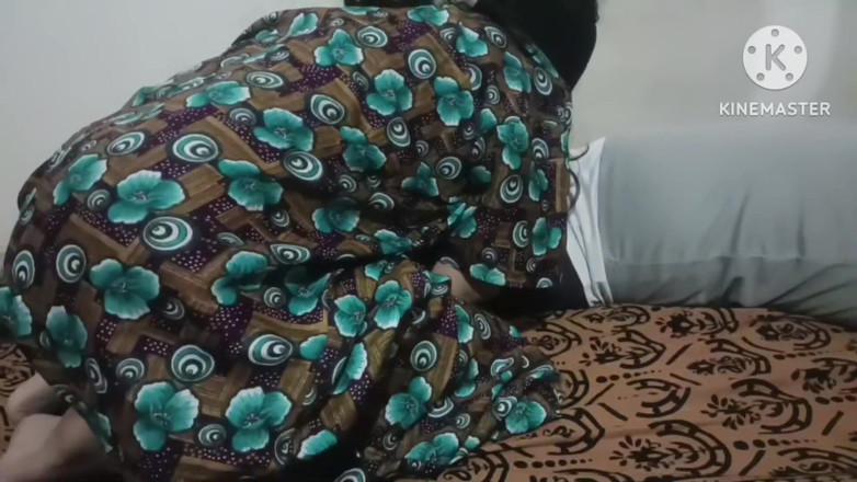 Meena aur James: Зять занимается сексом с тещей в ее комнате, когда в комнате никого нет