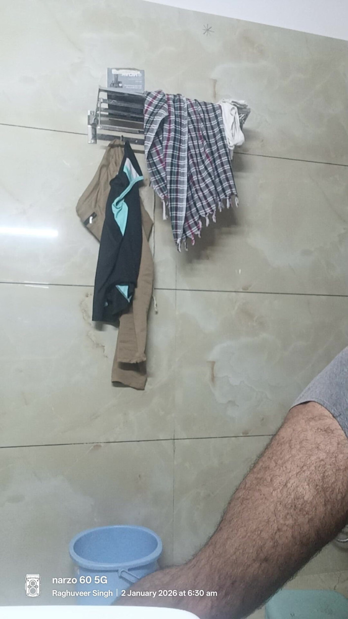 Rajasthani-old-lover: Індійський раджастхані дезі чоловік насолоджується душем