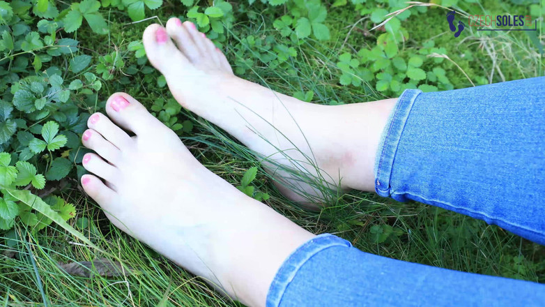 Czech Soles - foot fetish content: Stora fötter stor vacker kvinnaflicka intervju