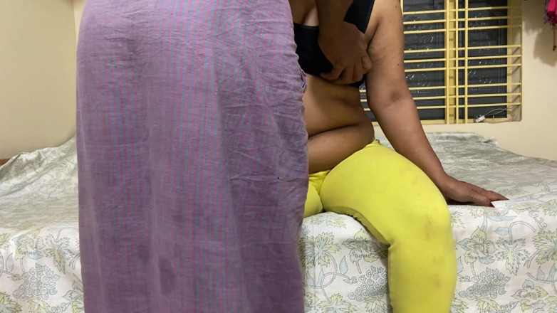 SAFI TV: ホットデジバングラの妻は、夫とセックスをしている大声でうめき声を上げて屈む