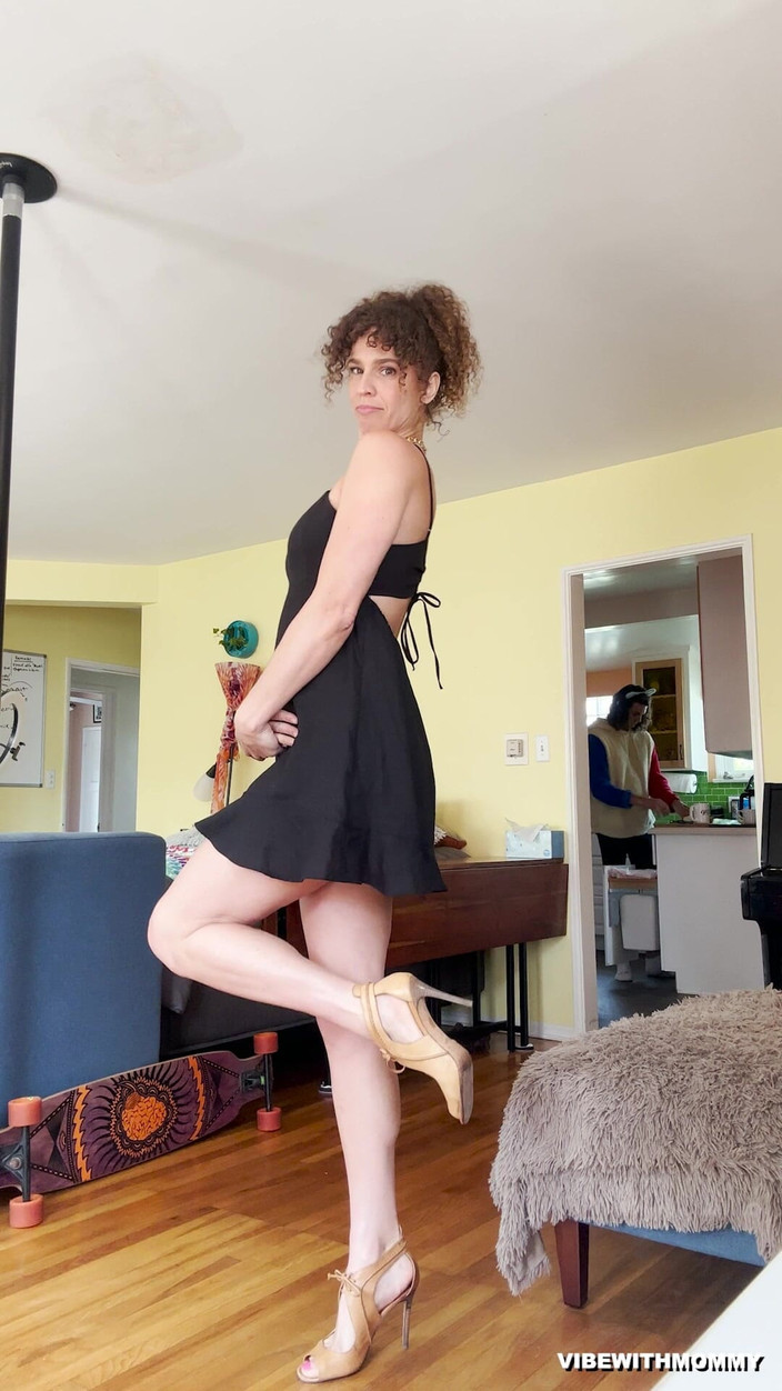 VibeWithMommy: De cuckold in de keuken, jij en ik